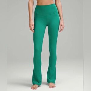 1410 Lululemon Align High-Rise Mini-Flare *Extra Short
Size: 8
Cascadia Green